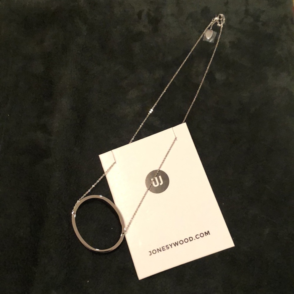 Jonesy Wood “O” necklace, silver color NWT